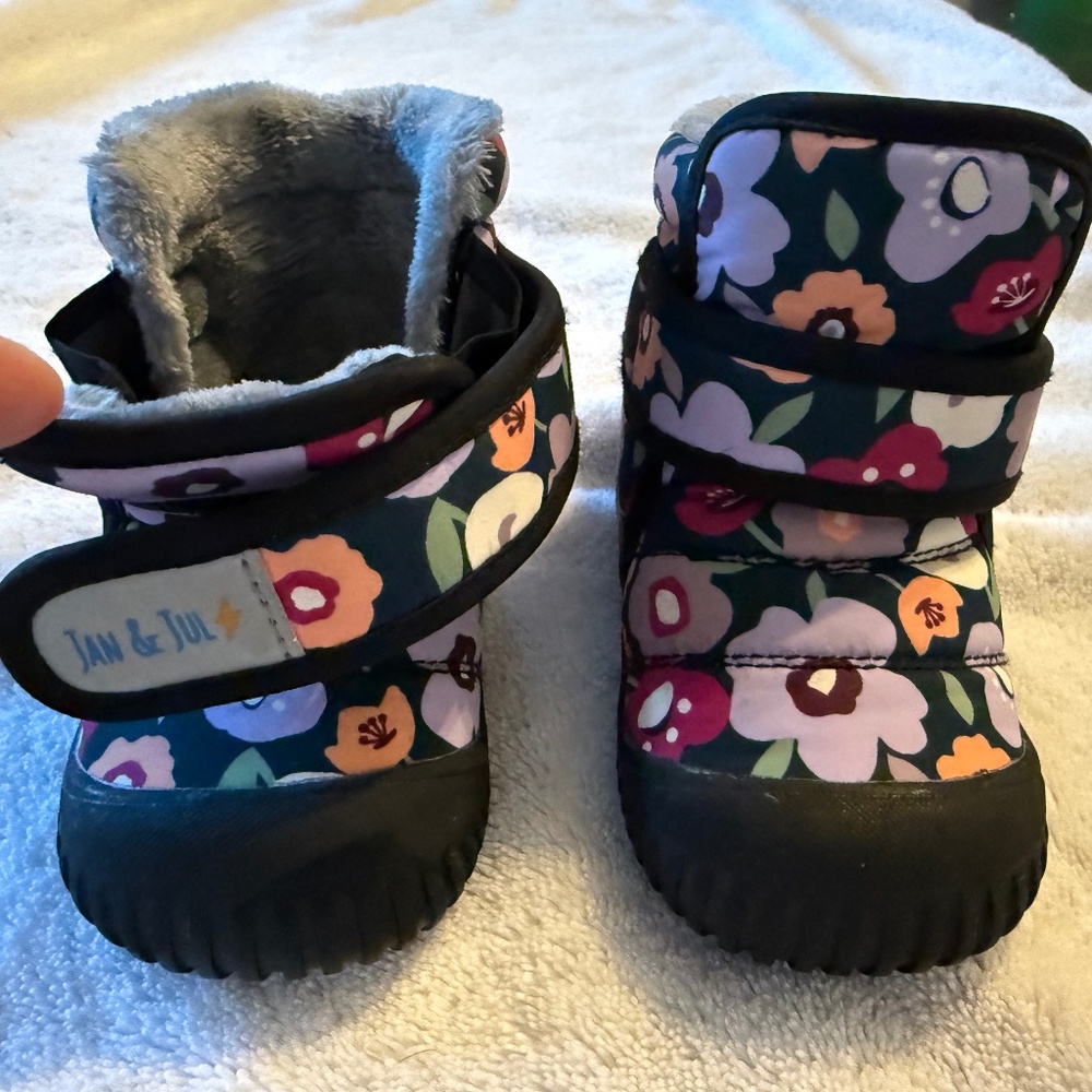 Jan & Jul Kids Insulated Ankle Boots - Size 6